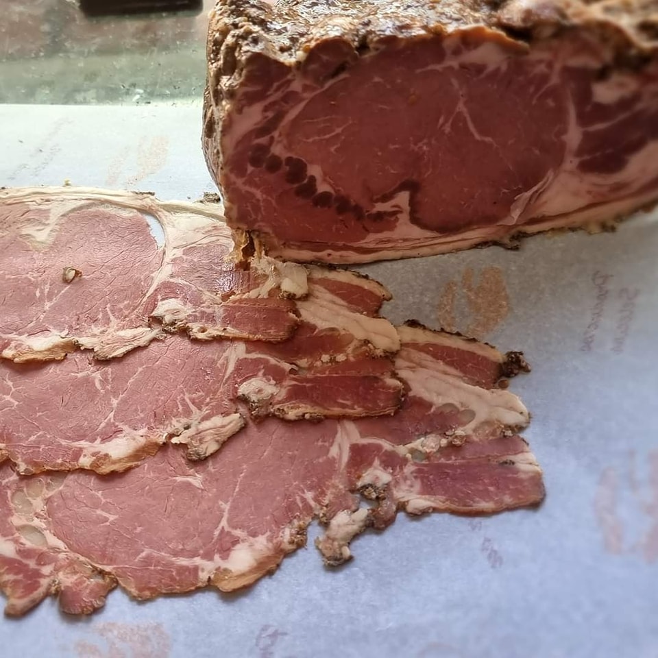 Lomo en manteca casero elaborado al estilo tradicional andaluz