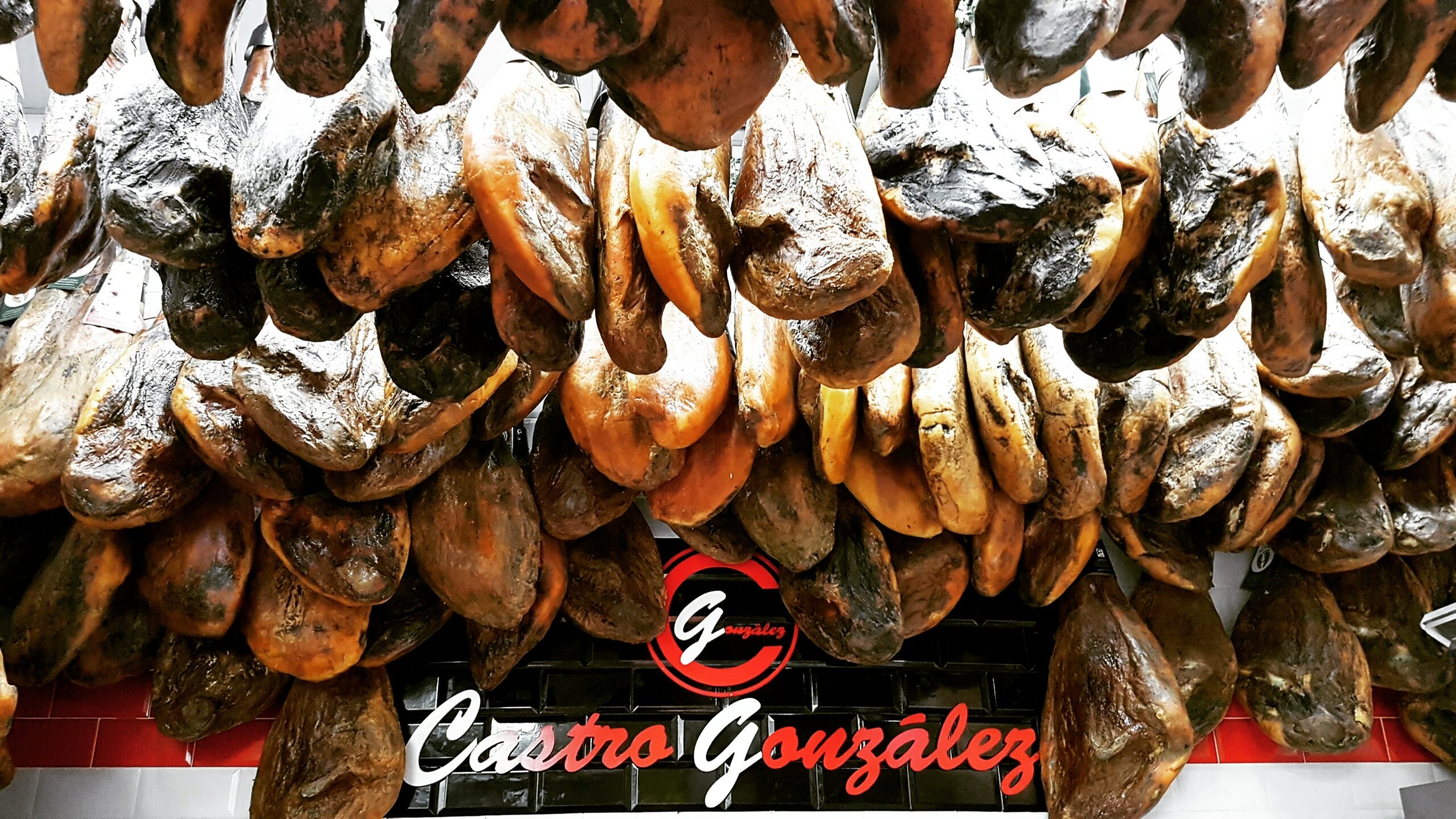Chicharrones crujientes y sabrosos hechos en horno de leña